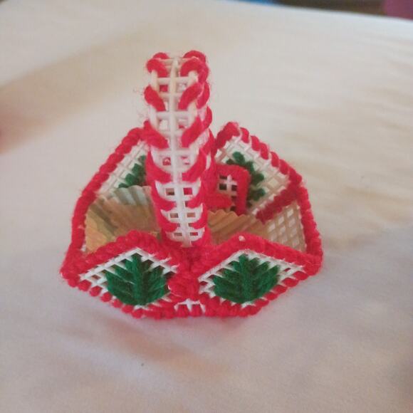 Lot of 5 Vintage small Handmade Plastic Canvas Baskets Christmas Tree Ornaments - Picture 5 of 15